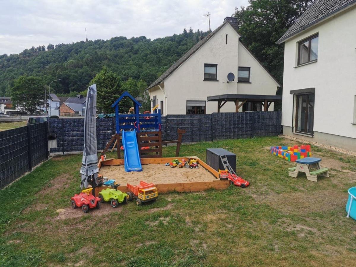 Ferienwohnung Burgblick Reifferscheid Гелленталь Екстер'єр фото